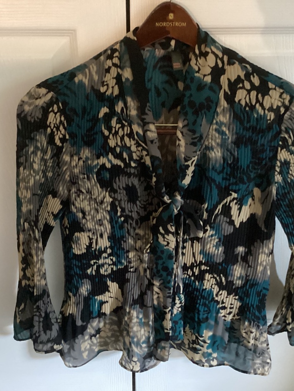 Ladies Serenade New York Sheer Multicolor Pleated Floral Bell Sleeves Neck Tie S